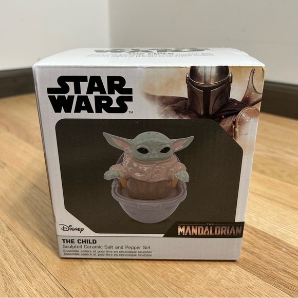 Star Wars The Child Ceramic Salt Pepper Shaker Set NEW Mandalorian Yoda Green - Picture 2 of 5